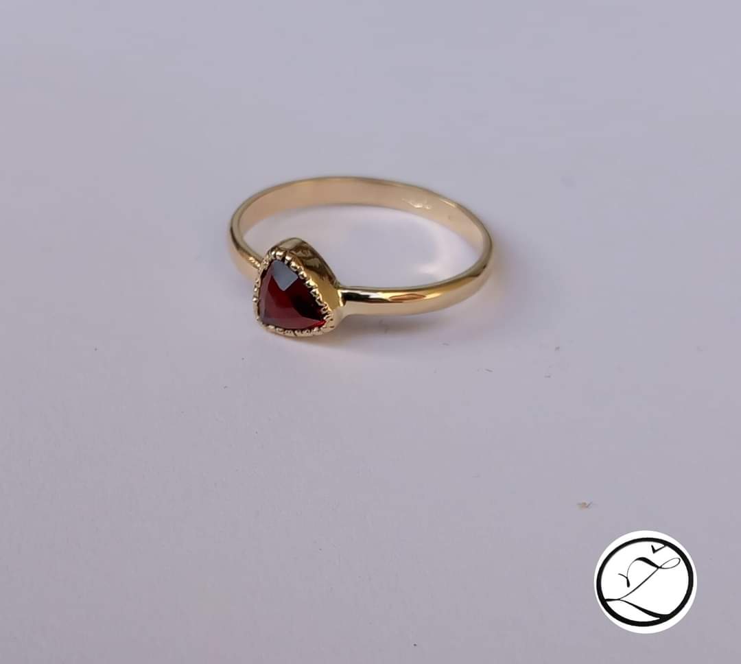 ZLATNI PRSTEN S PRIRODNIM GRANATOM(GARNET)